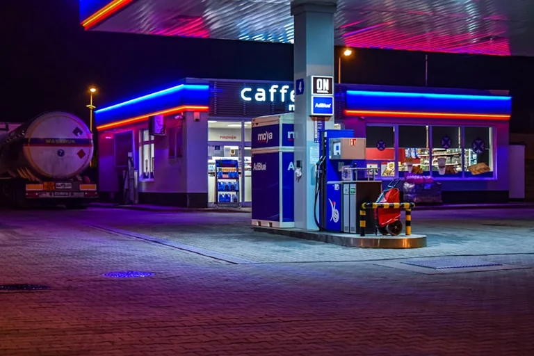 Abends tanken: So lohnt sich der lokale Preisvergleich