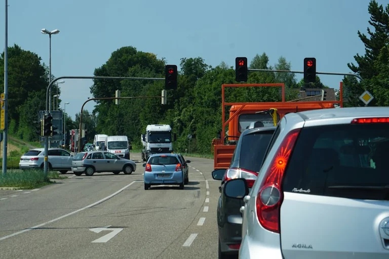 Autobahnverkehr am Sonntag: Route vor Abfahrt prüfen