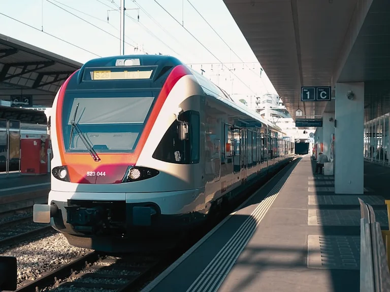 Günstig mit Regionalzügen: Tarif- und Anschlussfallen meiden