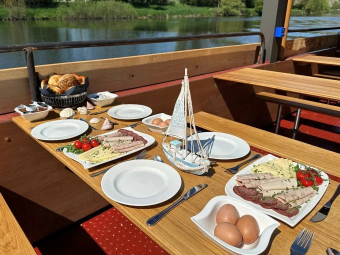 Rivership Flunder in Stuttgart: Frühstück ab 09:45 Uhr