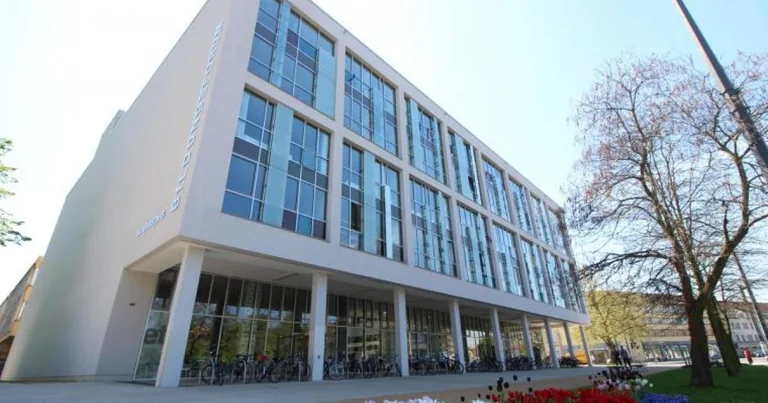 Potsdamer können seltene Bücher vor dem Vergessen bewahren