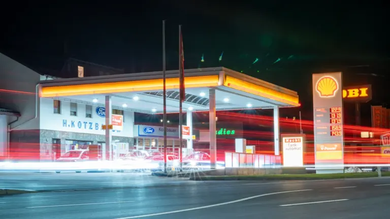 Spritpreise in Deutschland: Vor dem Tanken vergleichen