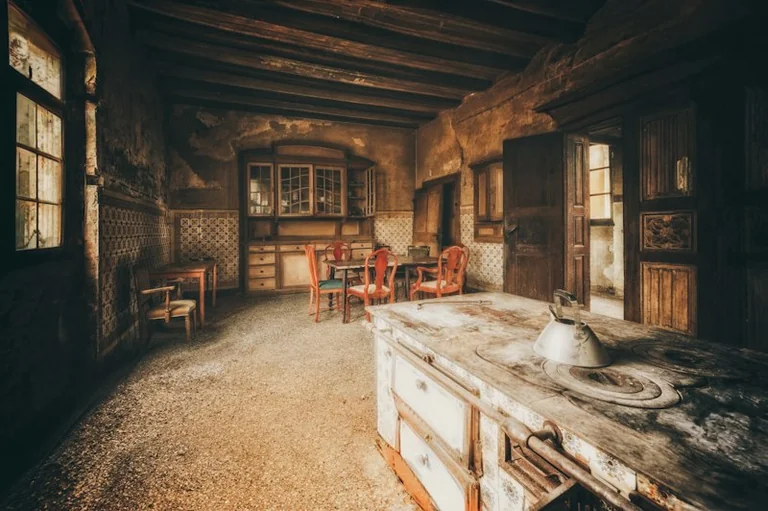 Von einem alten Haus träumen: Was Räume bedeuten können