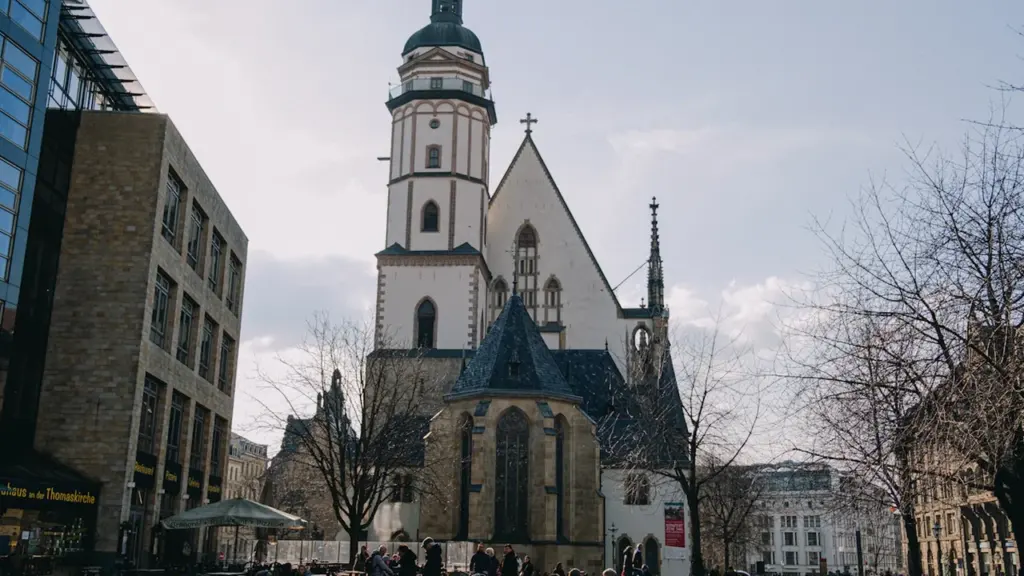 Die Thomaskirche in Leipzig, Wirkungsstätte von Johann Sebastian Bach im Stadtzentrum.