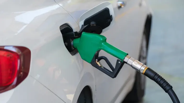 Tankpreise vergleichen: Lohnt sich der Umweg zur günstigeren Station?